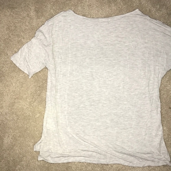 EVERYTHING IS BEAUTIFUL old navy tee❤️ - Picture 3 of 3